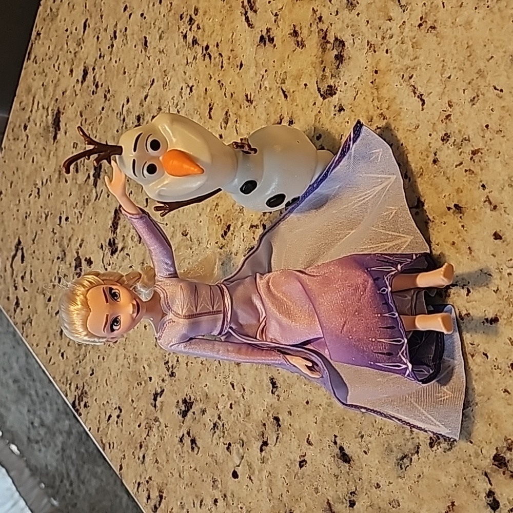 Disney Frozen 2 Elsa and Olaf